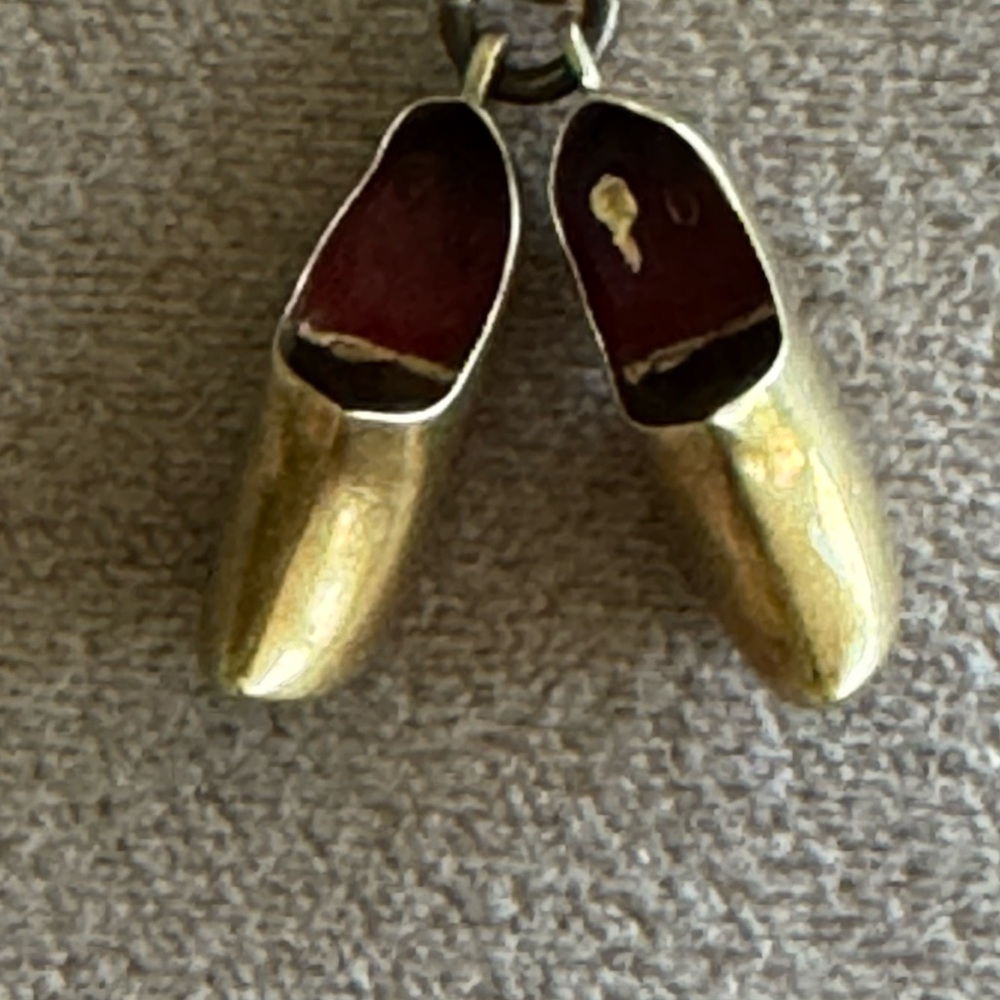 Vintage 14K Gold ~Pair of Dutch Clogs Wooden Shoes~ Charm Pendan